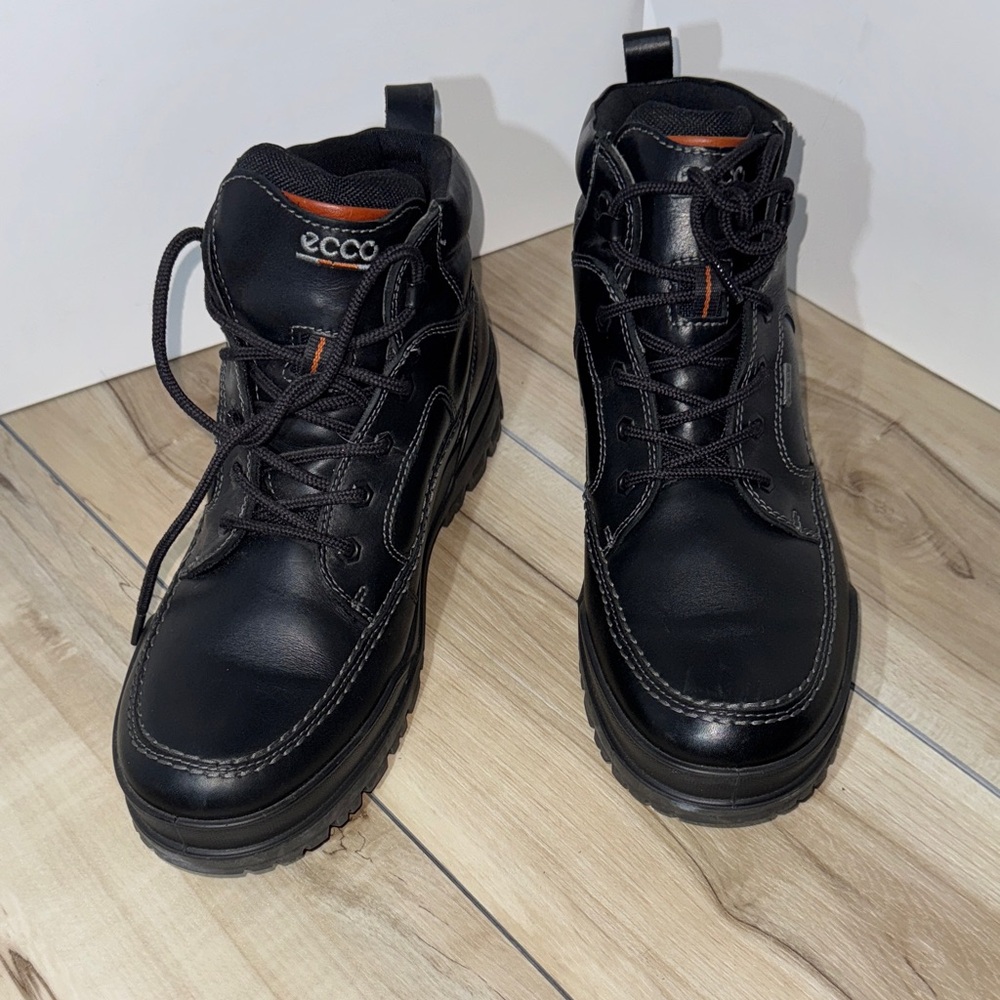 ECCO Men's Black and Orange Leather Boots